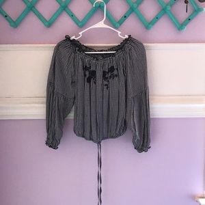 (Hollister) Off the shoulder crop top